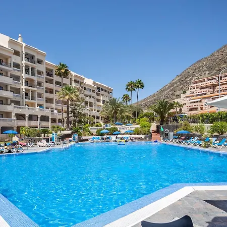 Lovely Communal Heated Pool *