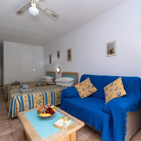 Διαμέρισμα Lovely Communal Heated Pool